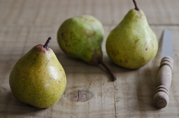  © 2011 Viviane Perenyi Pears Still Life