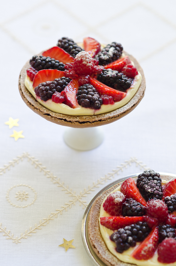 Mixed Berry Macaron Tartlets | At Down Under | Viviane Perenyi 