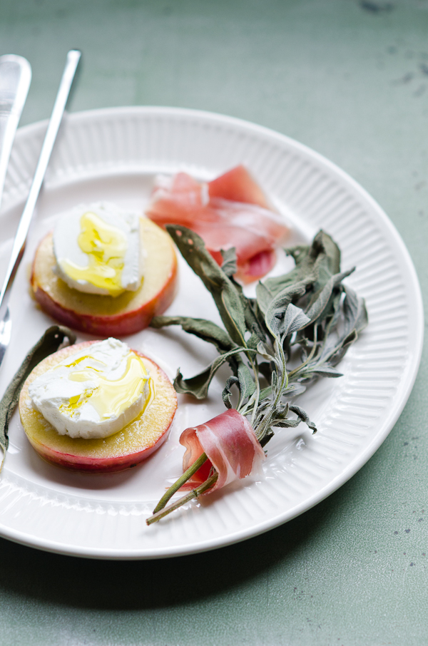 Goat Cheese on Wam Apple Slice with Crisp Sage and Prosciutto | At Down Under | Viviane Perenyi 