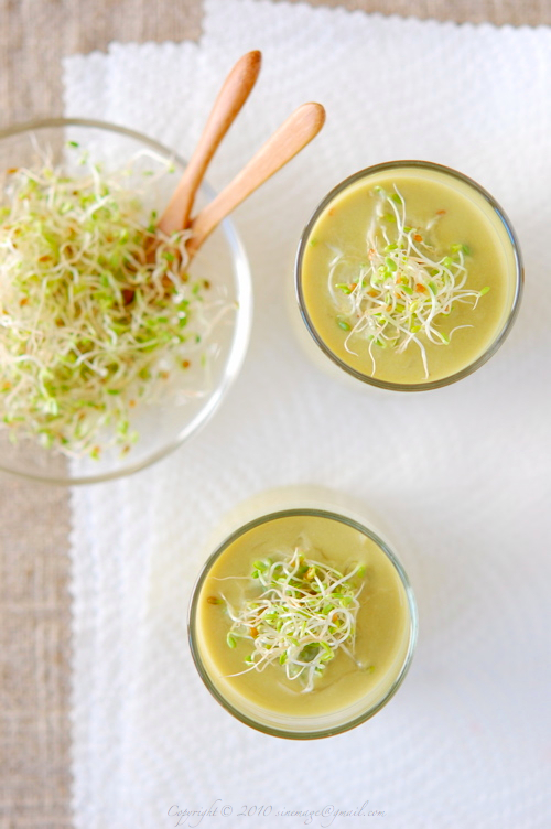 Sinemage Cream of asparagus soup and sprouts
