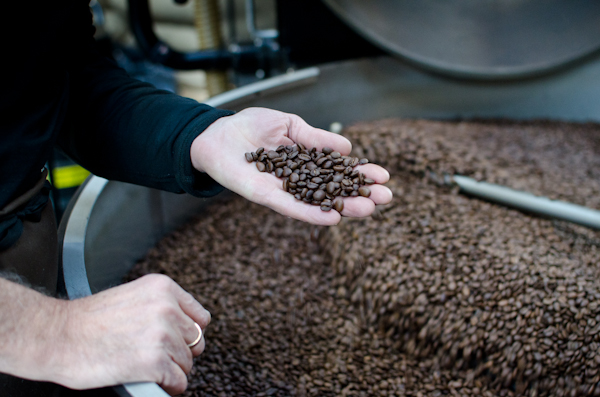  © 2011 Viviane Perenyi Lambros Sampling Roasted Coffee Beans 